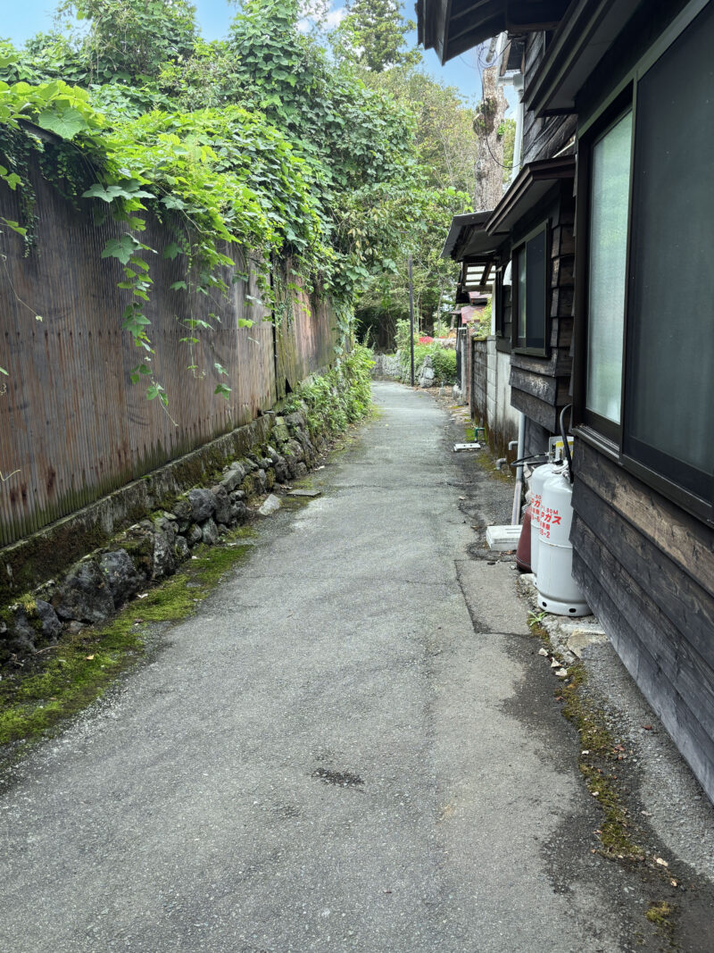 #熊本県#熊本県阿蘇市#路地の無料写真素材